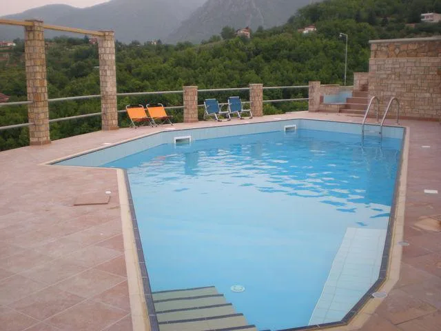 Pishinë private me skimmer