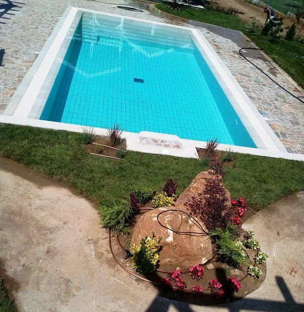 Funksionimi i pishinës me përdorim të kufizuar të kimikateve