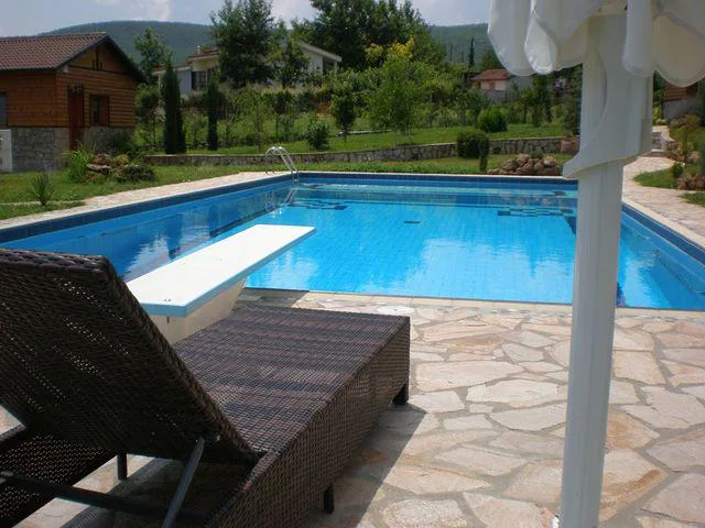 Pool mit UV-Desinfektion