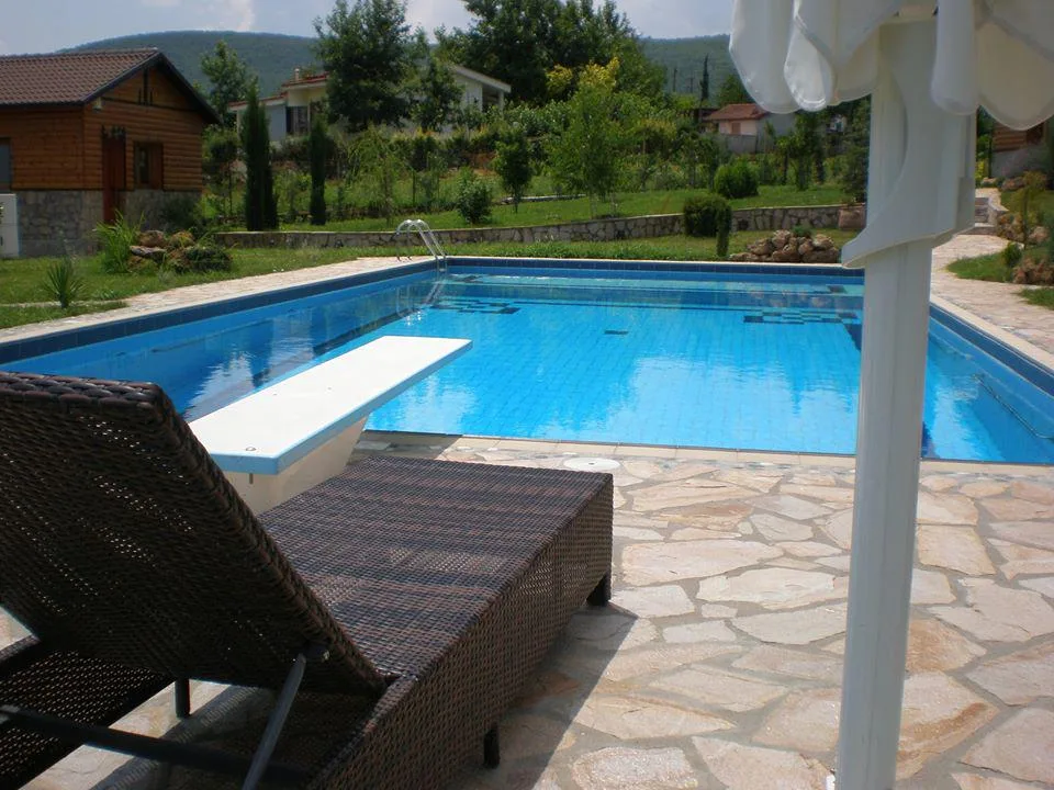 Pool mit UV-Desinfektion