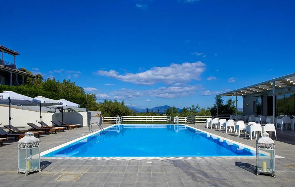 Overflow public pool