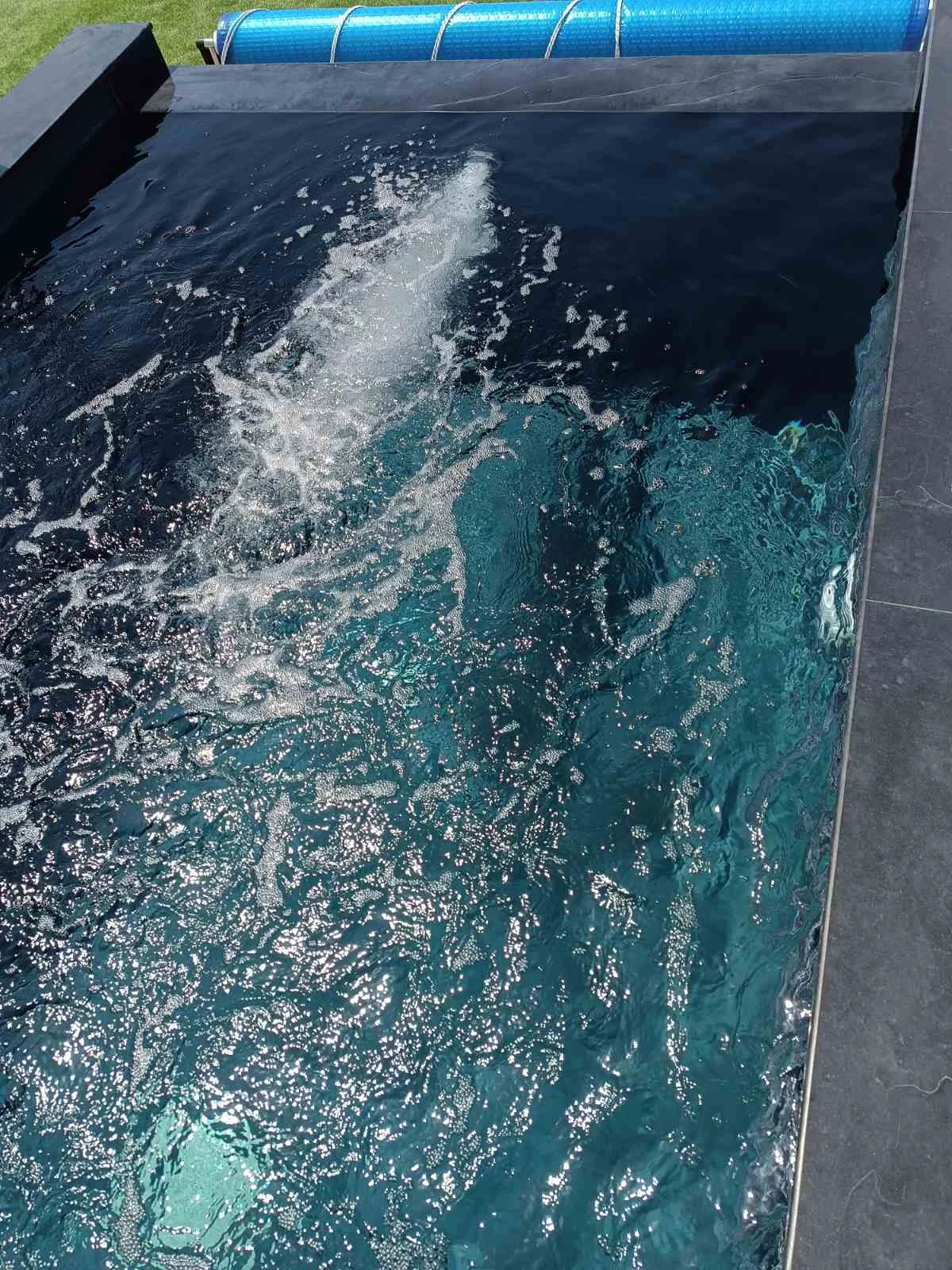 Pool mit Gegenstromanlage und Technikraum